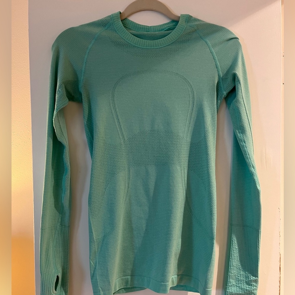 Lululemon Swiftly Tech Long sleeve Top Size 4